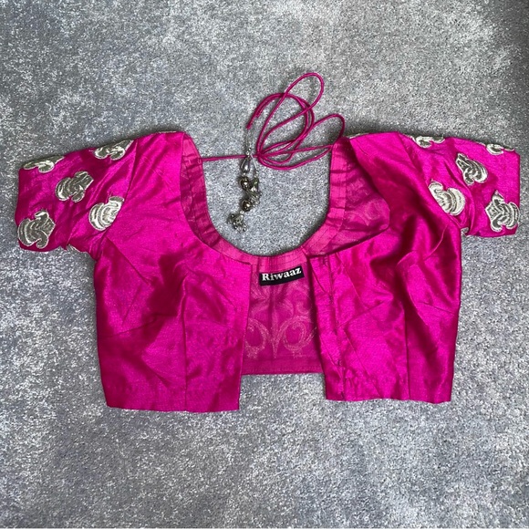 Saree Pink with Gold Silk Trim and Embroidered Designs - Picture 6 of 7